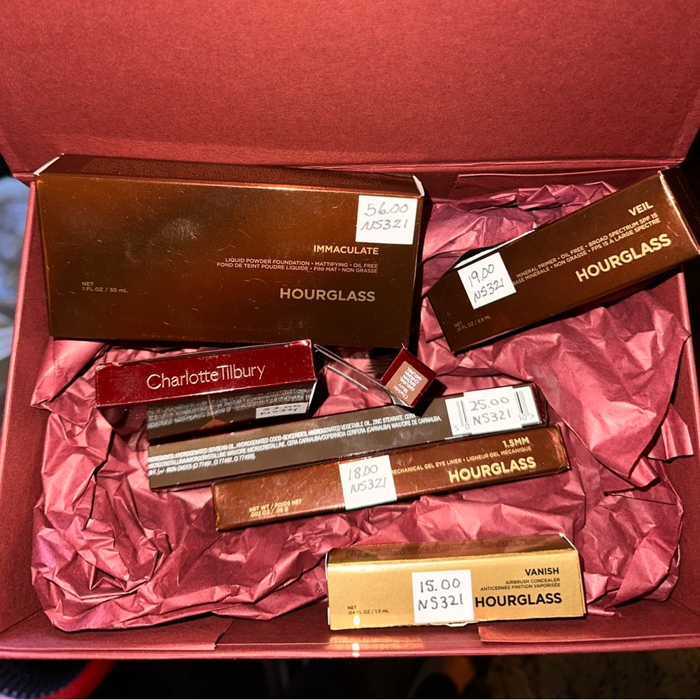 Charlotte tilbury and hourglass bundle